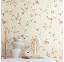 Dekorative Tapete mit Blumenmuster an der Wand