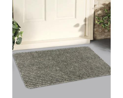 Paillasson devant une porte