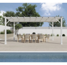 Scène avec une pergola blanche, une table à manger et des chaises au bord de la piscine