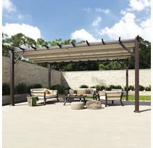 Terrasse mit Pergola, Sitzgruppe und Gartenmöbeln für den Aussenbereich.