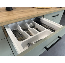 Küchenschublade mit Besteckeinsatz für Ordnung und Übersichtlichkeit