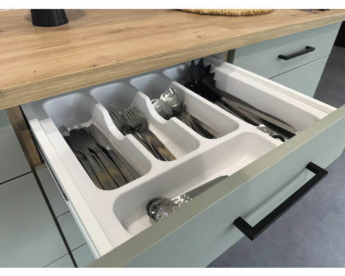 Küchenschublade mit Besteckeinsatz für Ordnung und Übersichtlichkeit