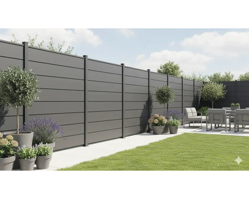 Profilé simple GroJa AluLine 180 x 23,3 cm anthracite Vue de jardin avec un écran de confidentialité moderne, des meubles de jardin et des plantes décoratives en pots.