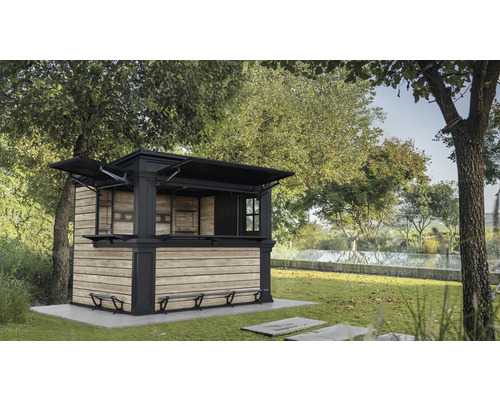 Garten mit einer Outdoor-Bar aus Holz und Metall