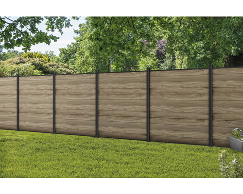 Clôture de jardin en bois avec poteaux métalliques