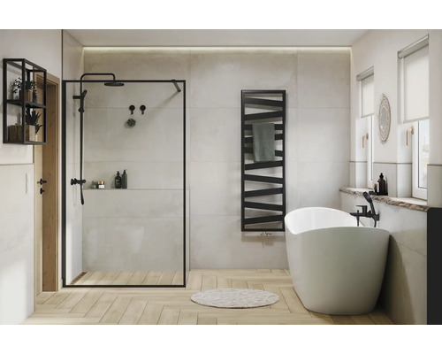 Salle de bains lumineuse avec douche, baignoire et radiateur