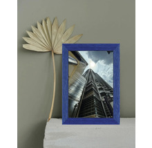 Blauer Bilderrahmen mit Architektur-Motiv