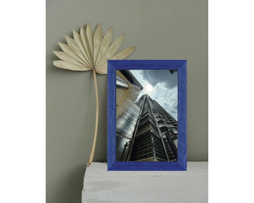Blauer Bilderrahmen mit Architektur-Motiv
