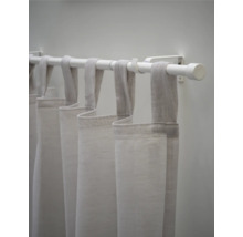 Rideaux suspendus à une tringle à rideaux