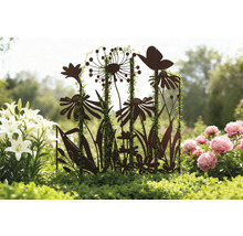 Tuteurs de jardin décoratifs en métal avec motifs de fleurs et de papillons dans une plate-bande