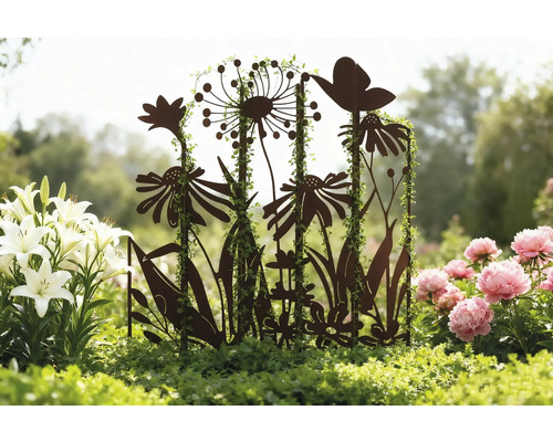 Tuteurs de jardin décoratifs en métal avec motifs de fleurs et de papillons dans une plate-bande