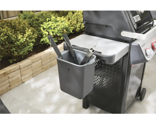 Weber Spirit Grill mit Grillbesteckhalterung und Grillwerkzeugen