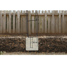 Support de jardinière en métal dans le sol, profondeur 30 centimètres