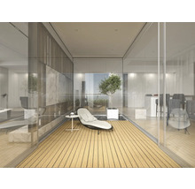 Heller Raum mit Sitzgelegenheit, Tisch und Pflanze in modernem Design.