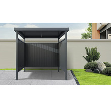 Modernes Gartenhaus mit geschlossenem Rückwandelement auf gepflasterter Fläche