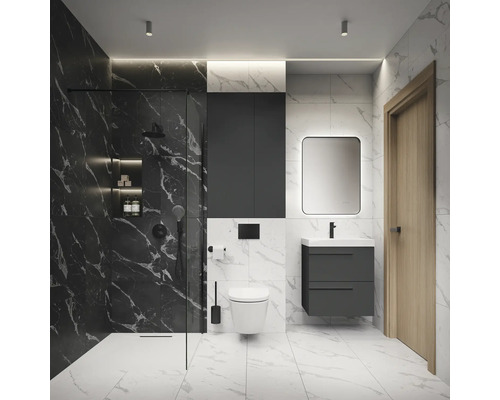 Salle de bains lumineuse avec douche, lavabo, miroir et toilettes devant un mur en marbre