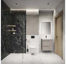 Salle de bain moderne avec carrelage en marbre, douche, toilettes, lavabo et miroir