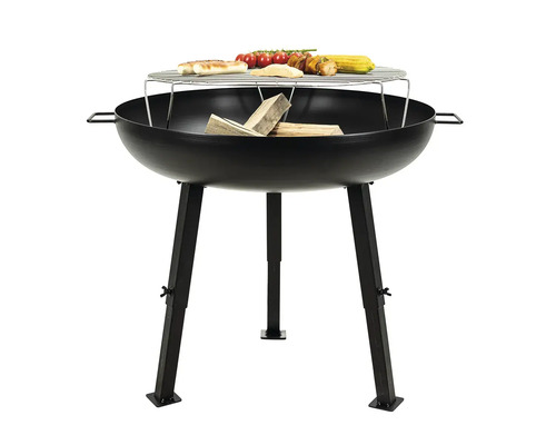 Brasero avec grille, bois et aliments grillés.