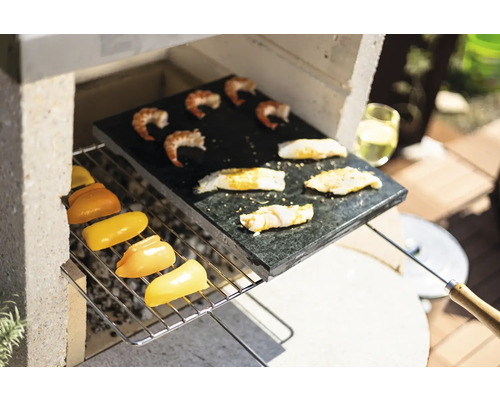 Grill avec crevettes, poisson et poivrons