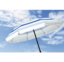 Parasol avec motif rayé devant un ciel bleu