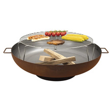 Brasero avec grille, aliments et bois