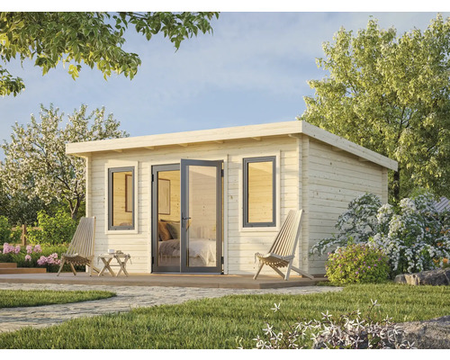 Abri de jardin en bois avec fenêtres et double porte sur une pelouse