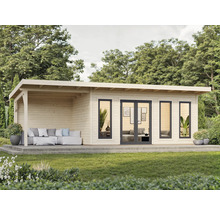 Maison de jardin en bois avec terrasse couverte, fenêtres et porte sur une pelouse