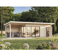 Jardin avec maison en bois, terrasse et mobilier de jardin