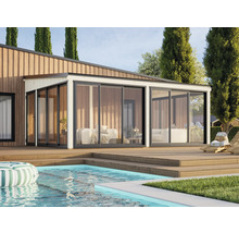 Jardin d'hiver avec piscine et terrasse en bois