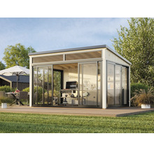 Abri de jardin moderne avec portes coulissantes et terrasse dans le jardin.