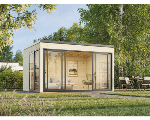 Maison de jardin moderne avec de grandes façades vitrées et un intérieur élégant dans un écrin de verdure.