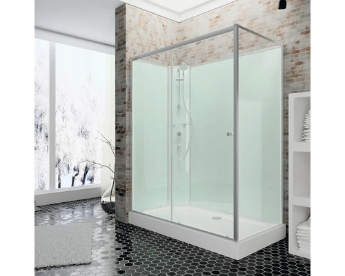 Cabine de douche indépendante avec ensemble de douche dans une salle de bain avec sol carrelé