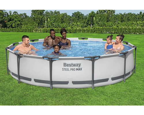 Famille profitant de la piscine Bestway Steel Pro Max dans le jardin