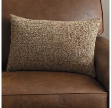 Coussin décoratif rectangulaire sur un canapé en cuir