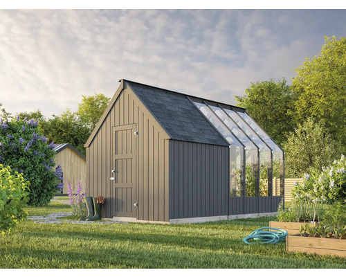 Serre avec murs en bois, toit en verre et accessoires de jardin dans le jardin