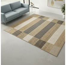 Gemusterter Teppich im Wohnzimmer