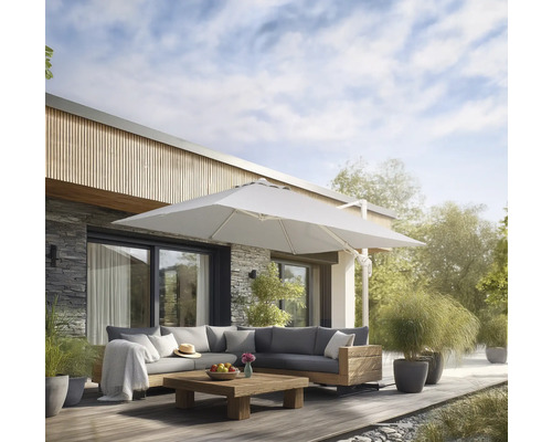 Terrasse mit grossem Sonnenschirm, Lounge-Möbeln und Holzboden
