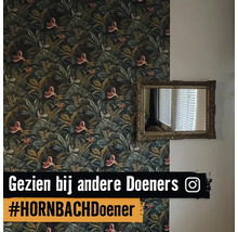 Mur avec papier peint floral et miroir