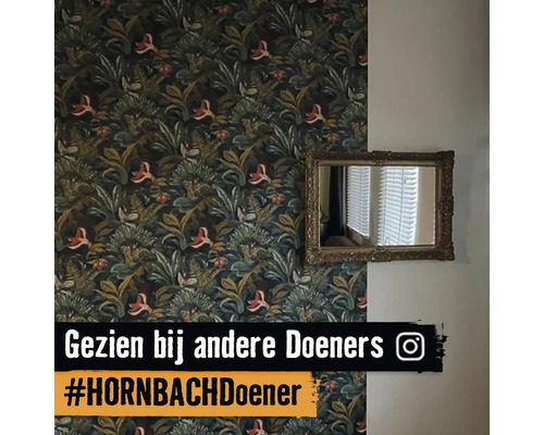 Mur avec papier peint floral et miroir