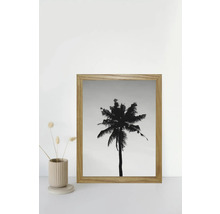 Gerahmtes Bild einer Palme und kleine Vase mit Dekoration