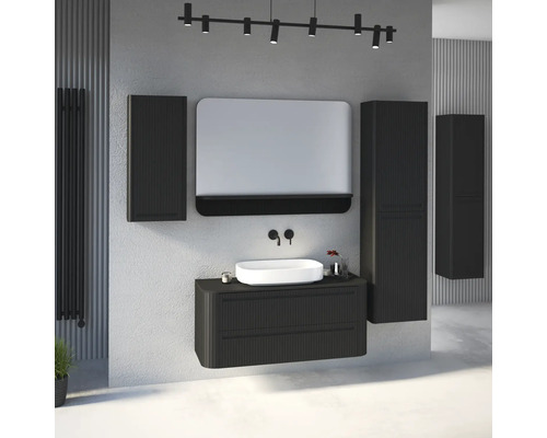 Modernes Badezimmermöbel-Set in Schwarz mit hängendem Waschbeckenunterschrank, weissem Aufsatzwaschbecken, Spiegel und Hochschränken.