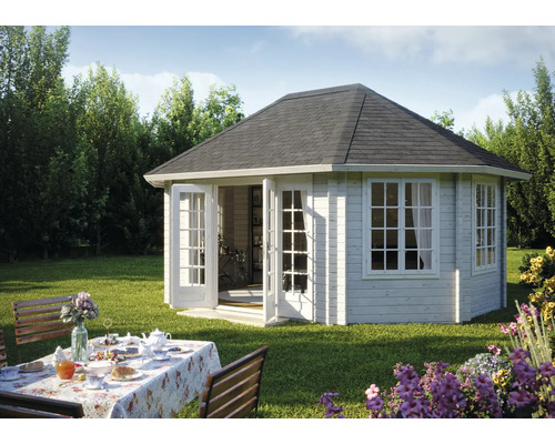 Abri de jardin en bois avec double porte et fenêtres dans le jardin