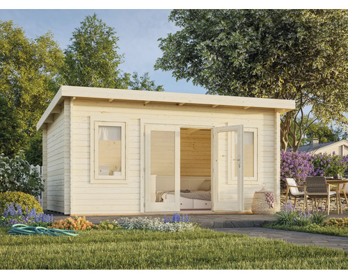 Abri de jardin en bois avec fenêtres et double porte dans un jardin.