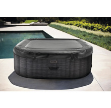 Aufblasbarer Intex Whirlpool mit Abdeckung im Garten