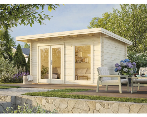 Jardin avec abri de jardin en bois, coin salon et terrasse en pierre