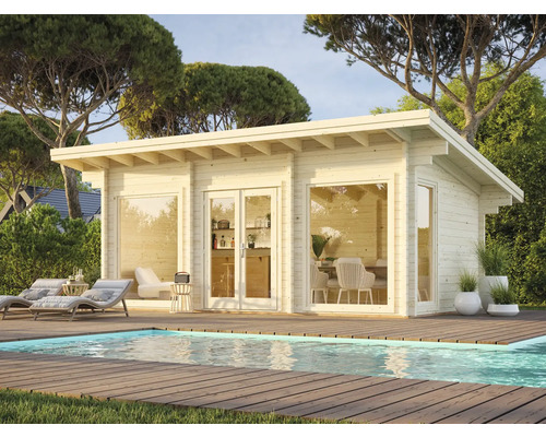Jardin avec piscine et cabanon de jardin moderne en bois avec de grandes fenêtres