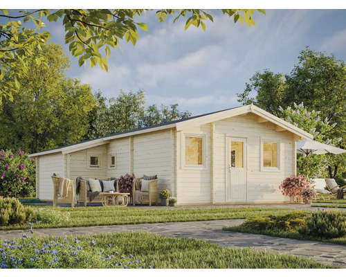 Aussenansicht eines Holzhauses mit Terrasse und Gartenmöbeln