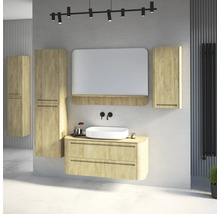 Modernes Badmöbel Set in Holzoptik mit Waschtischunterschrank Aufsatzwaschbecken Spiegel mit Ablage und Hochschränken.