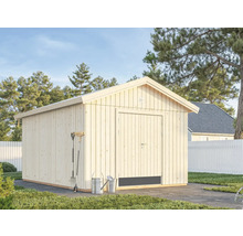 Gartenszene mit Holzgartenhaus, Gartengeräten und Pflanzen