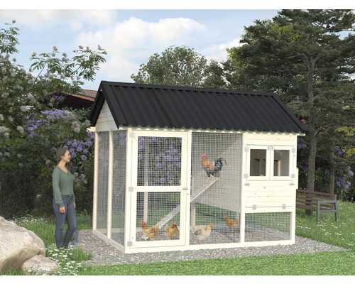 Hühnerstall aus Holz mit Metalldach im Garten mit Hühnern